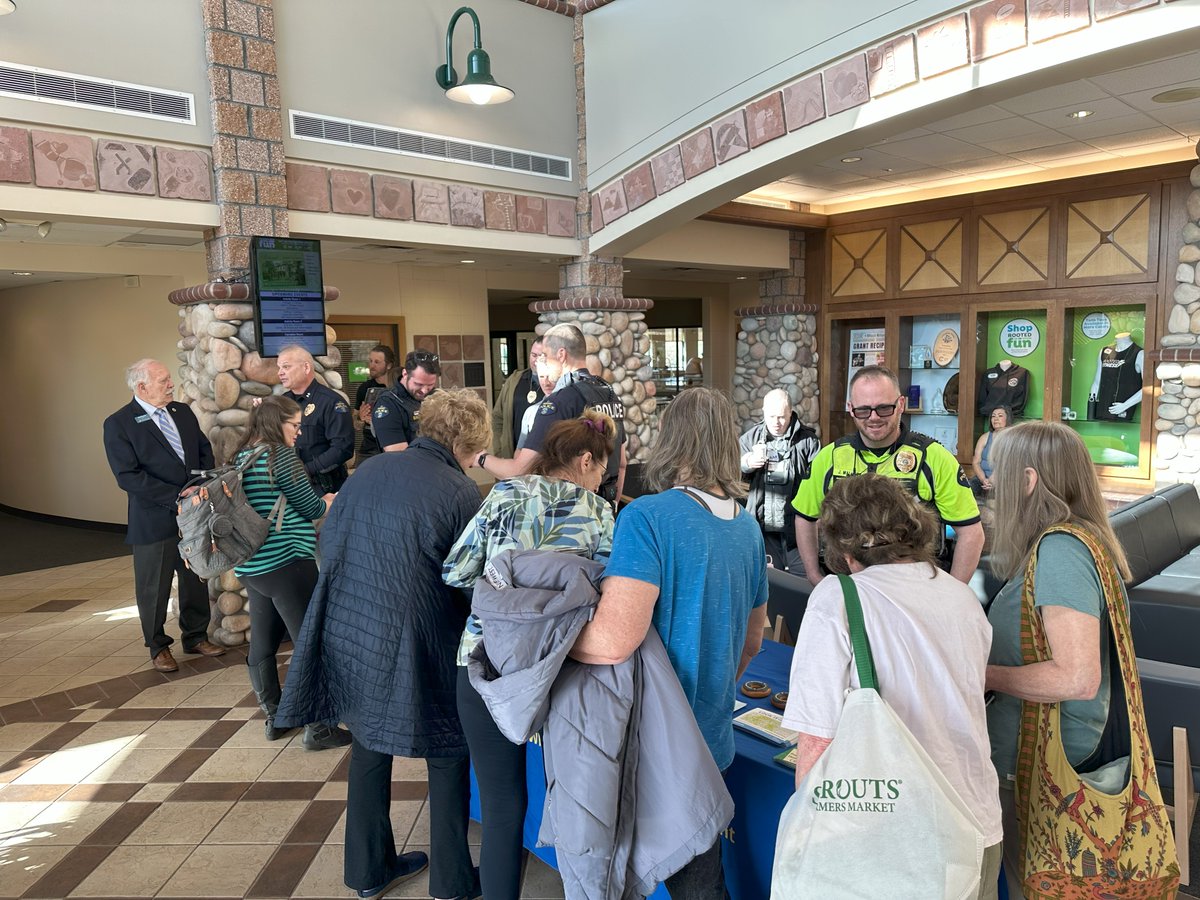 WheatRidgePD's tweet photo. We want to thank everyone who stopped by our #CopsInTheCommunity event at the Wheat Ridge Rec Center this week. As the weather gets warmer, weβll be holding these events more frequently to build relationships with the community we serve. https://t.co/UQ2tmkPpTu