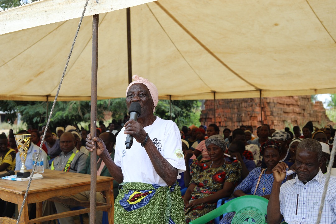 WOLREC1's tweet image. Utale One Police Officer-in-Charge Griffin Gondwe encouraged community members to become champions of change.
#SASATogether #EndViolence #EndIPV #PamodziKuthetsaNkhanza
