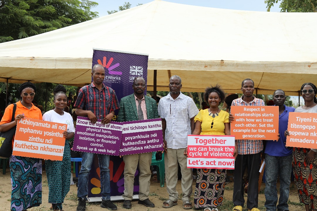 WOLREC1's tweet image. Utale One Police Officer-in-Charge Griffin Gondwe encouraged community members to become champions of change.
#SASATogether #EndViolence #EndIPV #PamodziKuthetsaNkhanza