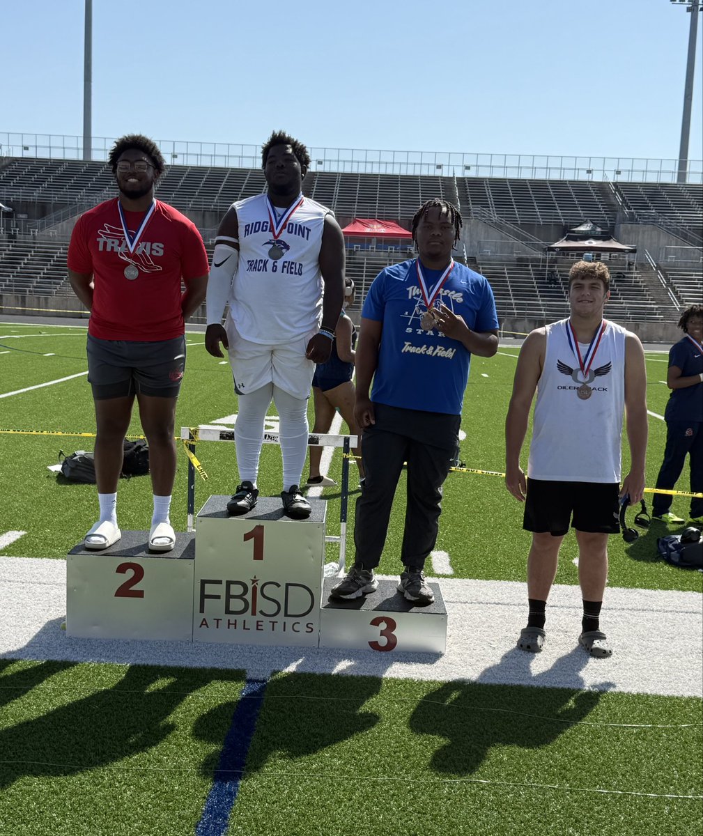 Elkins Knight Jayden Simmons placing 3rd at the Area Championships in Disc. Regionals... here he comes!
