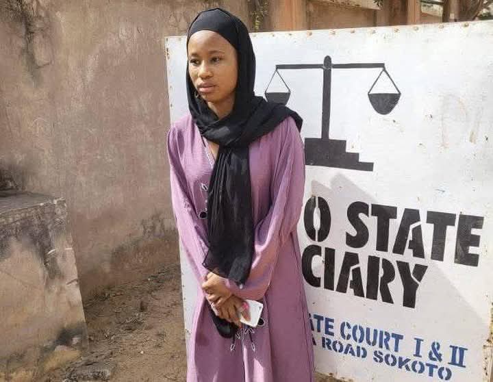 AshitexTV's tweet photo. 18yr old girl has been sentenced to two years in prison with 12 strokes of cane, for complaining online about poverty, ra/pe, terrorism and banditry in Sokoto State.
----
Port Harcourt | Jemima | PRESS RELEASE| Eedris Abdulkareem |Vincent Enyeama | Eniola Badmus | Cbex | Damaturu https://t.co/cydOZaCzH8
