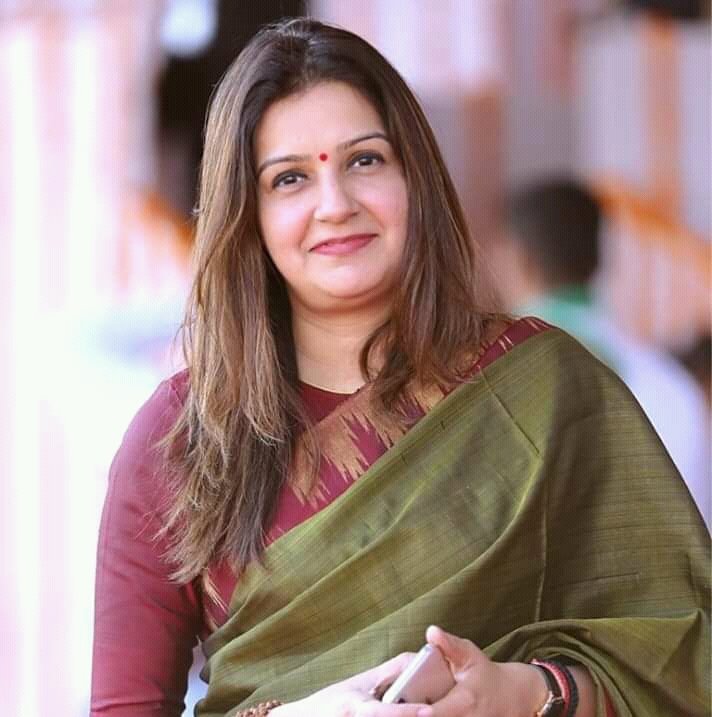 NewsAlgebraIND's tweet photo. SHOCKING NEWS 🚨 SSUBT leader Priyanka Chaturvedi praises PM Modi 🔥🔥

She said "He is 24*7 communicating. PM Modi connects with the public.

He was the first mover to Social Media. When Media and Print Media were totally against him, he moved to Social Media"

She also slams Kanhaiya Kumar for his remarks on Tahawwur Rana & asks him to withdraw his statement.
