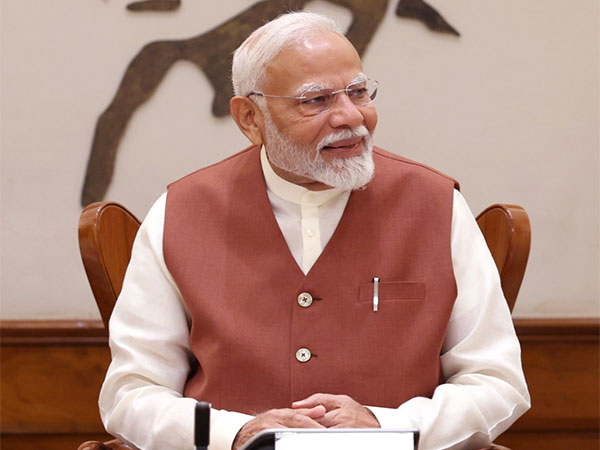 NewsAlgebraIND's tweet photo. SHOCKING NEWS 🚨 SSUBT leader Priyanka Chaturvedi praises PM Modi 🔥🔥

She said "He is 24*7 communicating. PM Modi connects with the public.

He was the first mover to Social Media. When Media and Print Media were totally against him, he moved to Social Media"

She also slams Kanhaiya Kumar for his remarks on Tahawwur Rana & asks him to withdraw his statement.