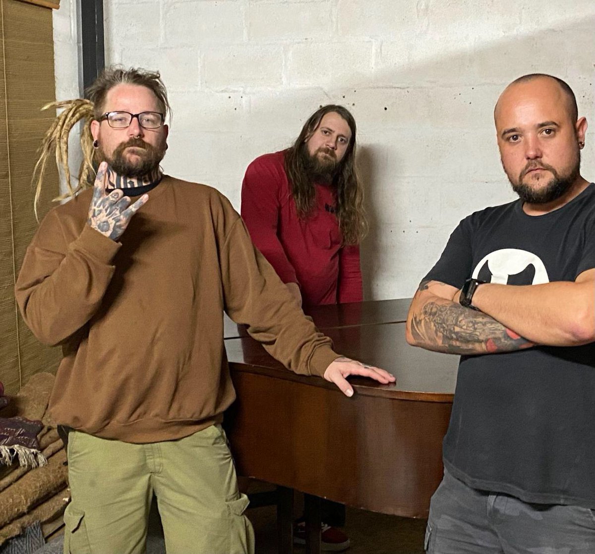 Kill Frenzy lança novo vídeo: “Digging Our Own Graves”
Trio de metal sul-africano lança primeiro single e vídeo do próximo álbum, ‘The New Blasphemy’,confira!
arrepioproducoes.com.br/noticias/viy6u…