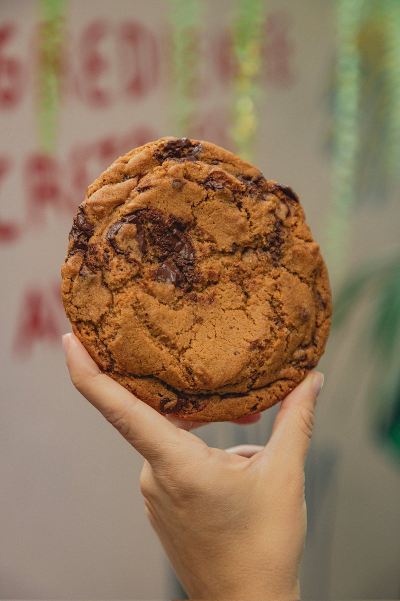 A un clic de distancia 🍪 Pide las galletas y postres más deli para este fin de semana electoral 🗳️ Visita: biscottigalletas.com/tienda para hacer tu pedido 💌