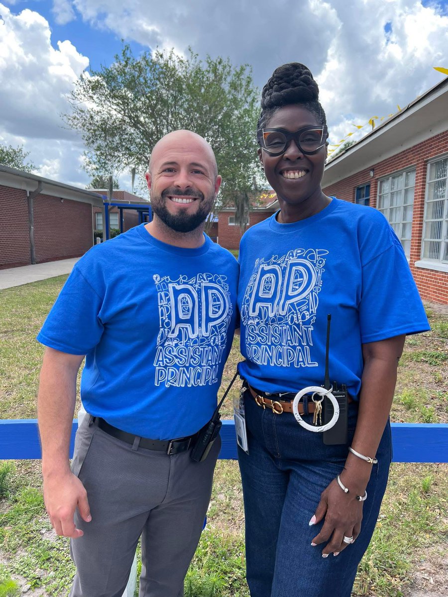 HCPSMarshallMS's tweet photo. Happy Assistant Principals Week! 

This week, we’re shining a spotlight on our incredible assistant principals who help make Marshall Middle Magnet School a place where students feel supported, safe, and inspired every day.

Thank you for your leadership and endless dedication https://t.co/T2PNden9yr