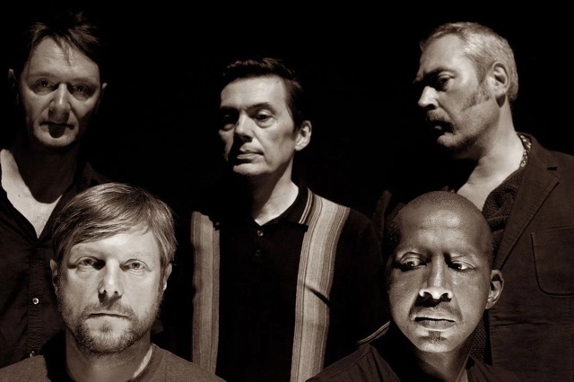 ¡SORTEO DE ENTRADAS PARA TINDERSTICKS!
Si querés participar del sorteo por dos entradas para ir mañana sábado al Teatro Opera de Buenos Aires a ver a una de las mejores bandas británicas no tenés más que hacer RT a este tuit y seguirme, lo habitual (sorteo mañana al mediodía).
