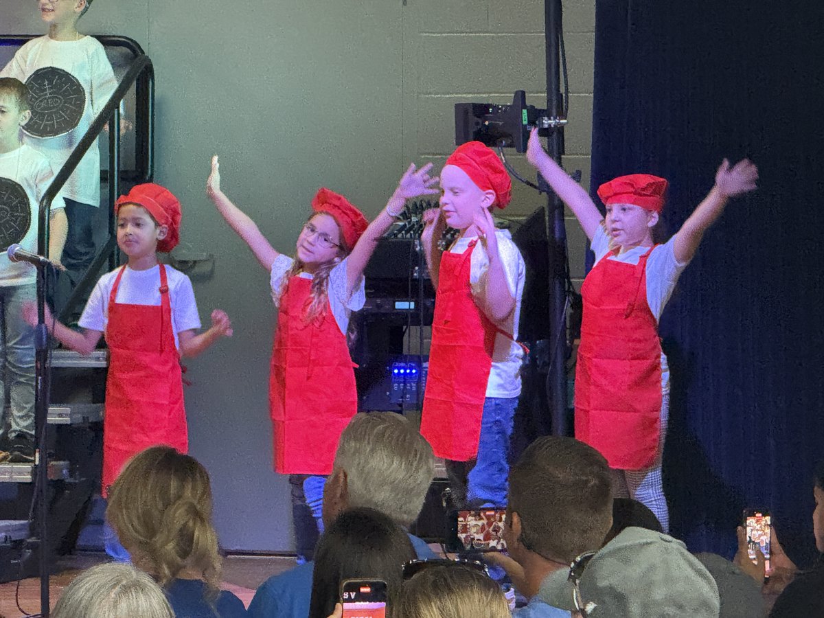 What an adorable batch of cookies and an amazing show! Great job 1st grade!!