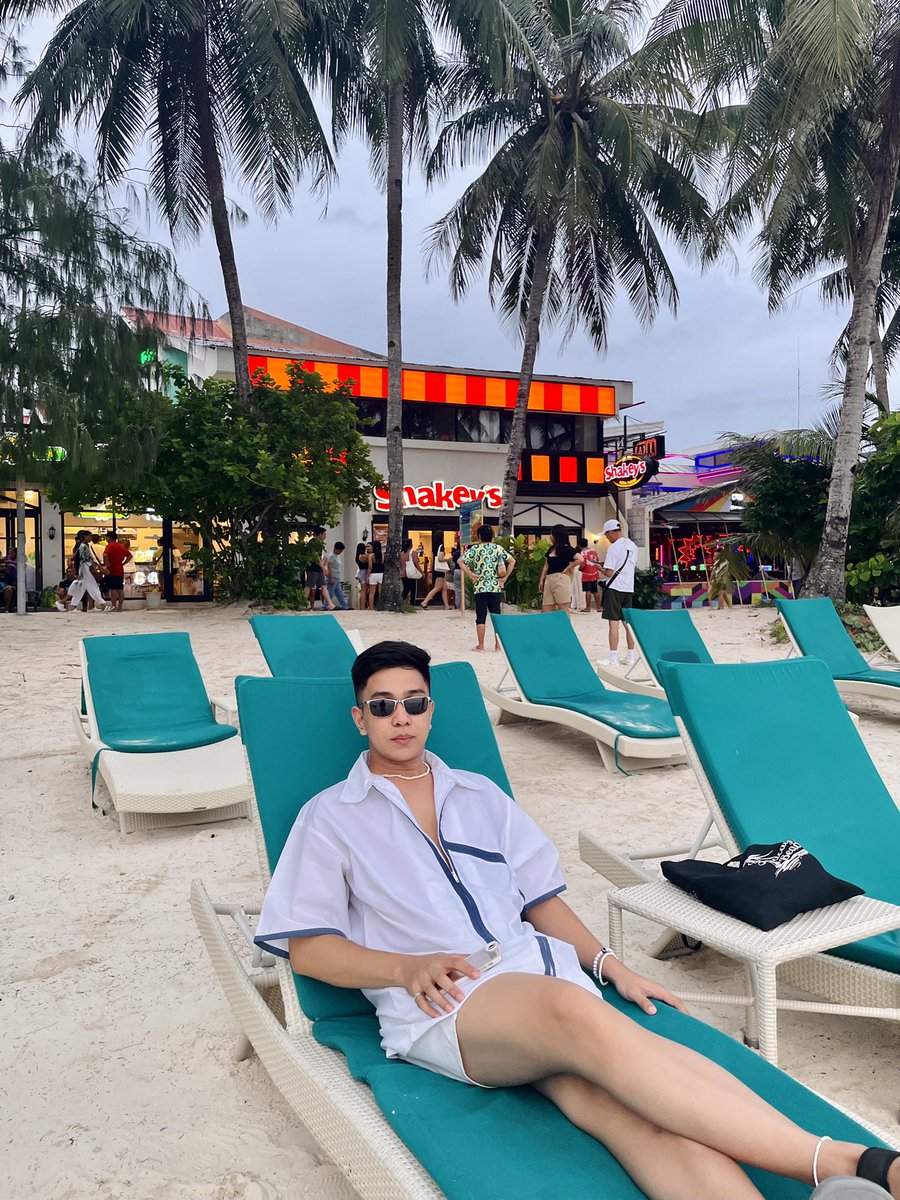 jaydee18_vcn's tweet photo. Bora trip https://t.co/kRCdKtPXlg