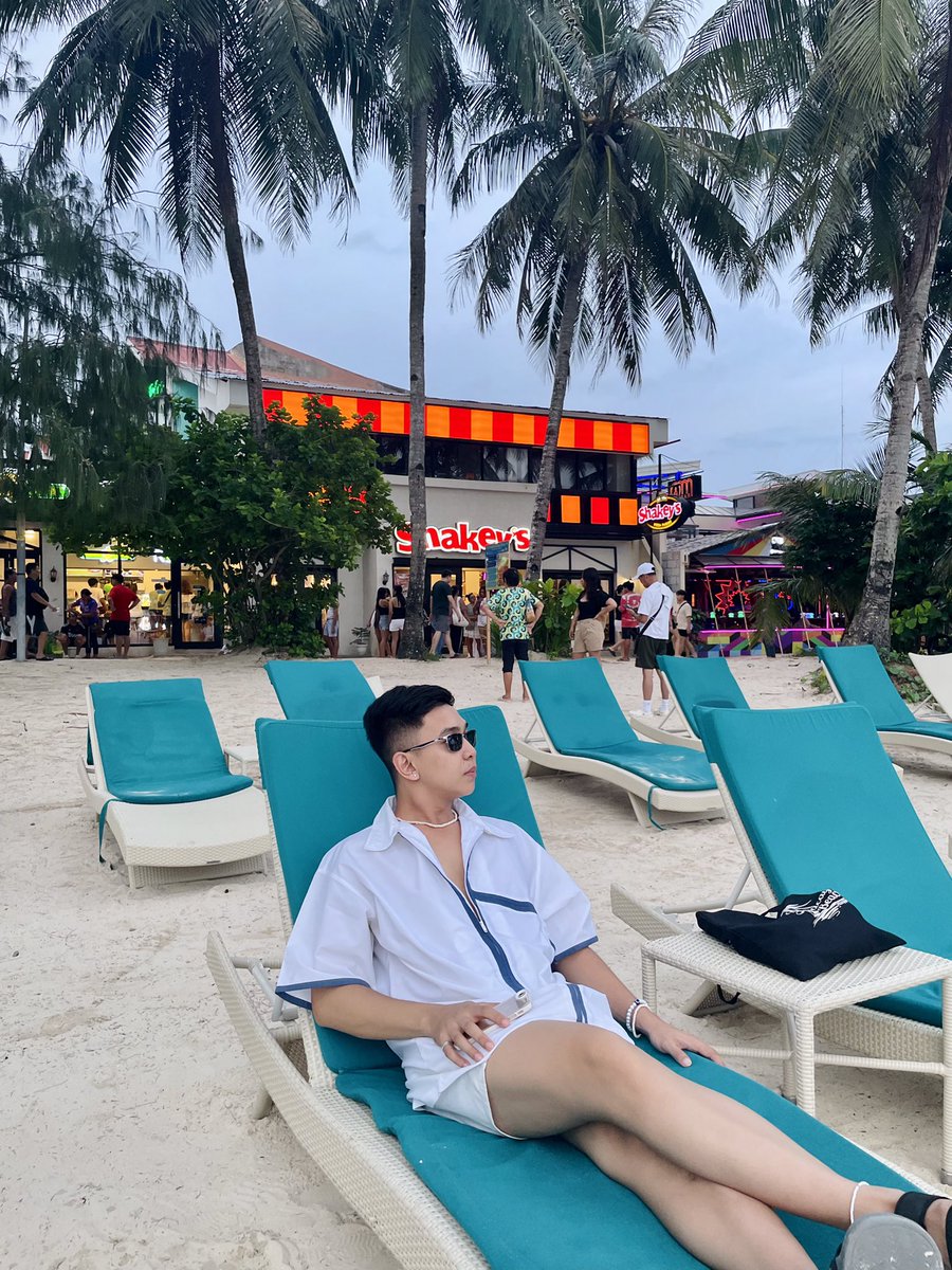 jaydee18_vcn's tweet photo. Bora trip https://t.co/kRCdKtPXlg