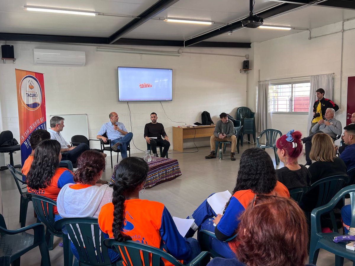 Gracias a <a href="/mtacuru/">Movimiento Tacurú</a> por el intercambio con representantes de los distintos proyectos. Una instancia que nos enriquece, fortalece el diálogo y nos impulsa a seguir con el cambio en Montevideo.