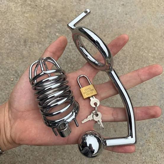 MistressAl36673's tweet photo. Newly purchased toys 🗝️🔐 https://t.co/woPbVoUWGu