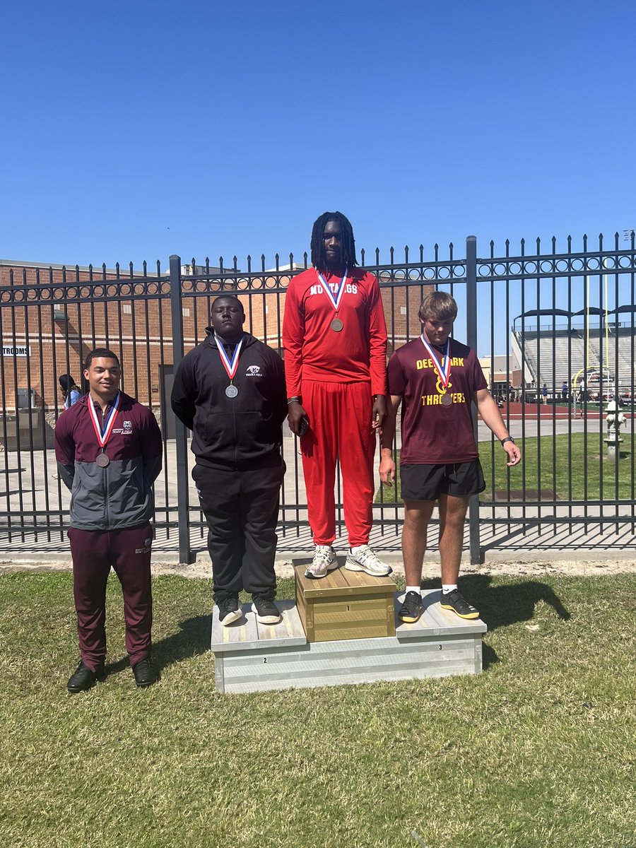 EastSideTF's tweet photo. 🚨🚨Congratulations to @62_reasons , your new North Shore Shot Put School Record holder AND your 2025 Area Champion with a throw of 60’4!!!🚨🚨
Survive and Advance! Another week and opportunity to work on the small things and get better!! #Eastside #StayingFocused #Beastside https://t.co/Hk39fWMnaA