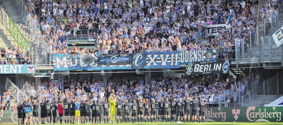 SrenPlovgaard's tweet photo. To gange har OB sikret sig sejren i Esbjerg på mål i kampens døende sekunder.
Lørdag den 13. november 2010 scorede indskiftede Henrik Toft til 2-1 til OB dybt inde i overtiden.
Og Luca Kjerrumgaard scorede i 97. minut til 2-1 i sæsonåbneren i Esbjerg sidste år #obdk #efbob https://t.co/7kwJY8b3xc