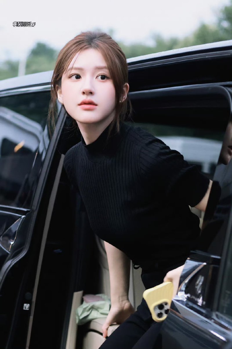 사귀고싶은여자1위..
같이데이트하고싶은여자1위..
여자력존예력1위..