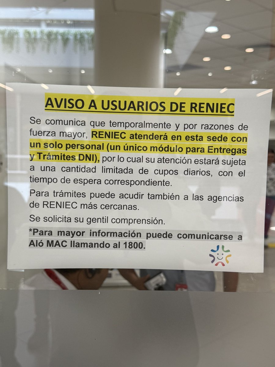 jesquerre77's tweet photo. Que está pasando, en vez de tener un estado más eficiente, otra vez las colas "por falta de personal" @ReniecPeru @pcmperu @JNJPeru https://t.co/yrXmJrJ1Iz