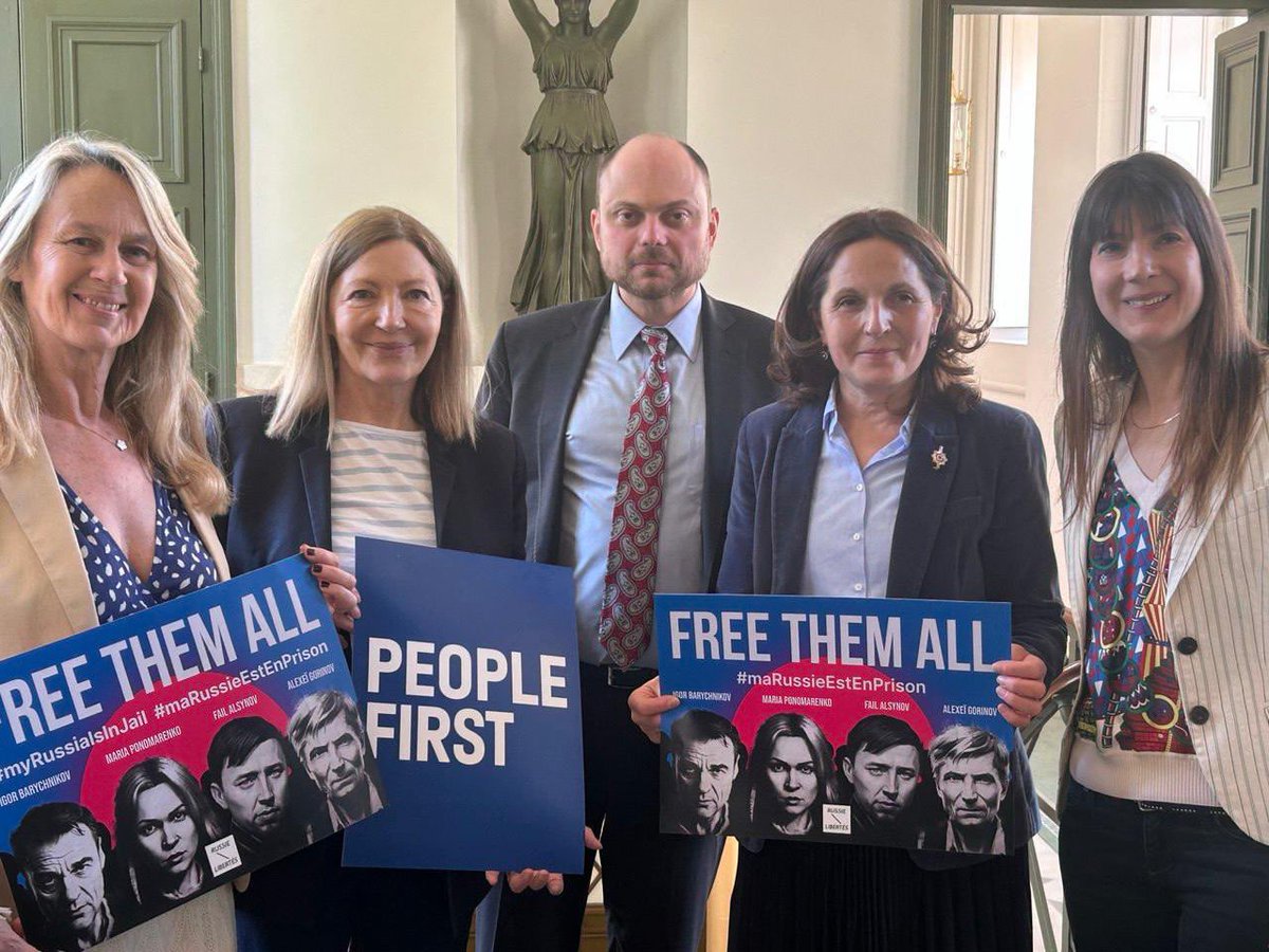 Важный разговор в Национальном собрании Франции. Обсудили много вопросов — но в первую очередь необходимость освобождения всех узников войны в Украине (военнопленных, украинских гражданских заложников и похищенных детей, российских политзаключённых) в рамках послевоенного