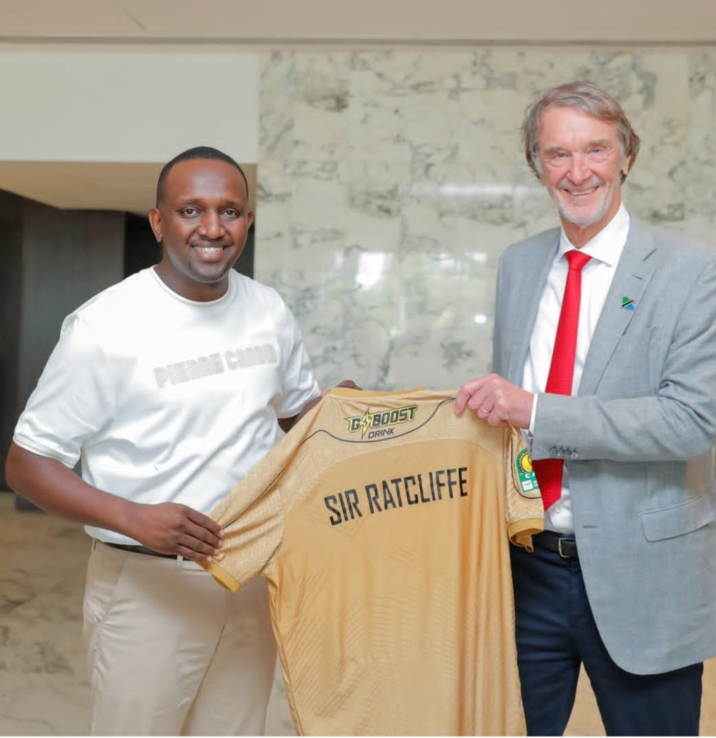 bedjosessien's tweet photo. Manchester United’s owner Sir Ratcliffe receives Yanga Jersey from Club President Engineer Hersi.

Timu Kubwa know the importance of partnering with big clubs 

@soka25east https://t.co/orQqxrhCzk