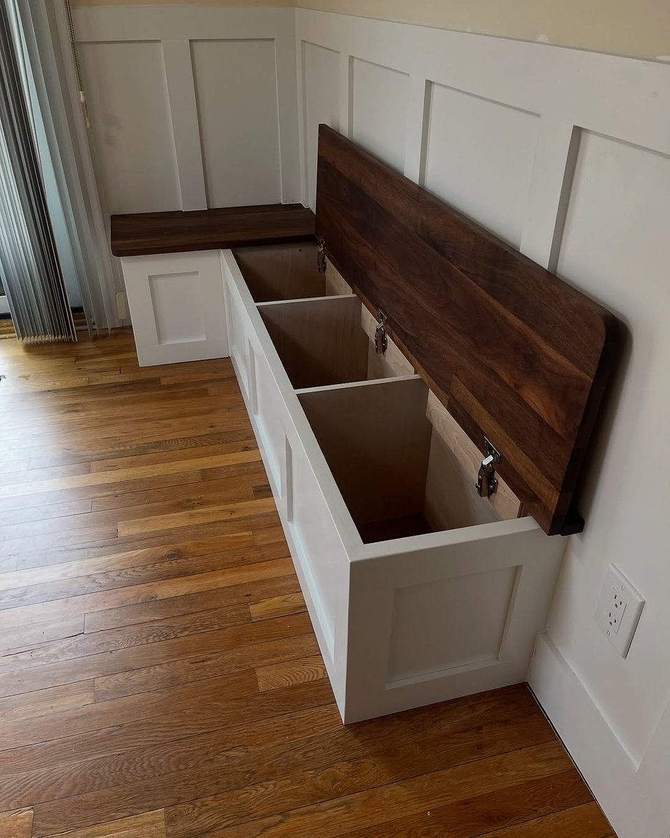 PureBond's tweet image. 📦 Smart storage meets style! @lawofthecraft on instagram, nails this built-in bench, adding seating + storage with PureBond plywood. Durable, functional &amp;amp; beautiful—who else loves a project like this? 🙌 

#PureBondPlywood #BuiltInStorage #Woodworking