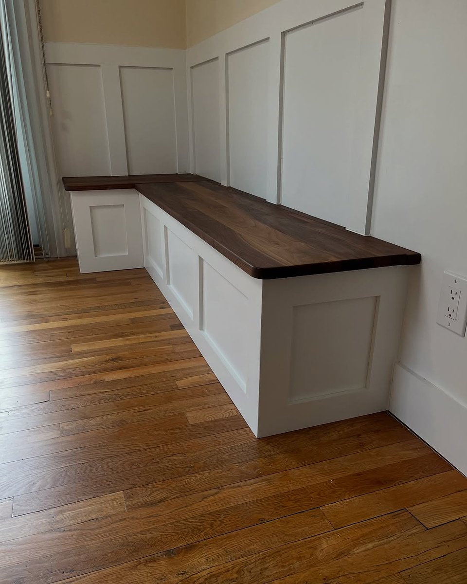 PureBond's tweet image. 📦 Smart storage meets style! @lawofthecraft on instagram, nails this built-in bench, adding seating + storage with PureBond plywood. Durable, functional &amp;amp; beautiful—who else loves a project like this? 🙌 

#PureBondPlywood #BuiltInStorage #Woodworking