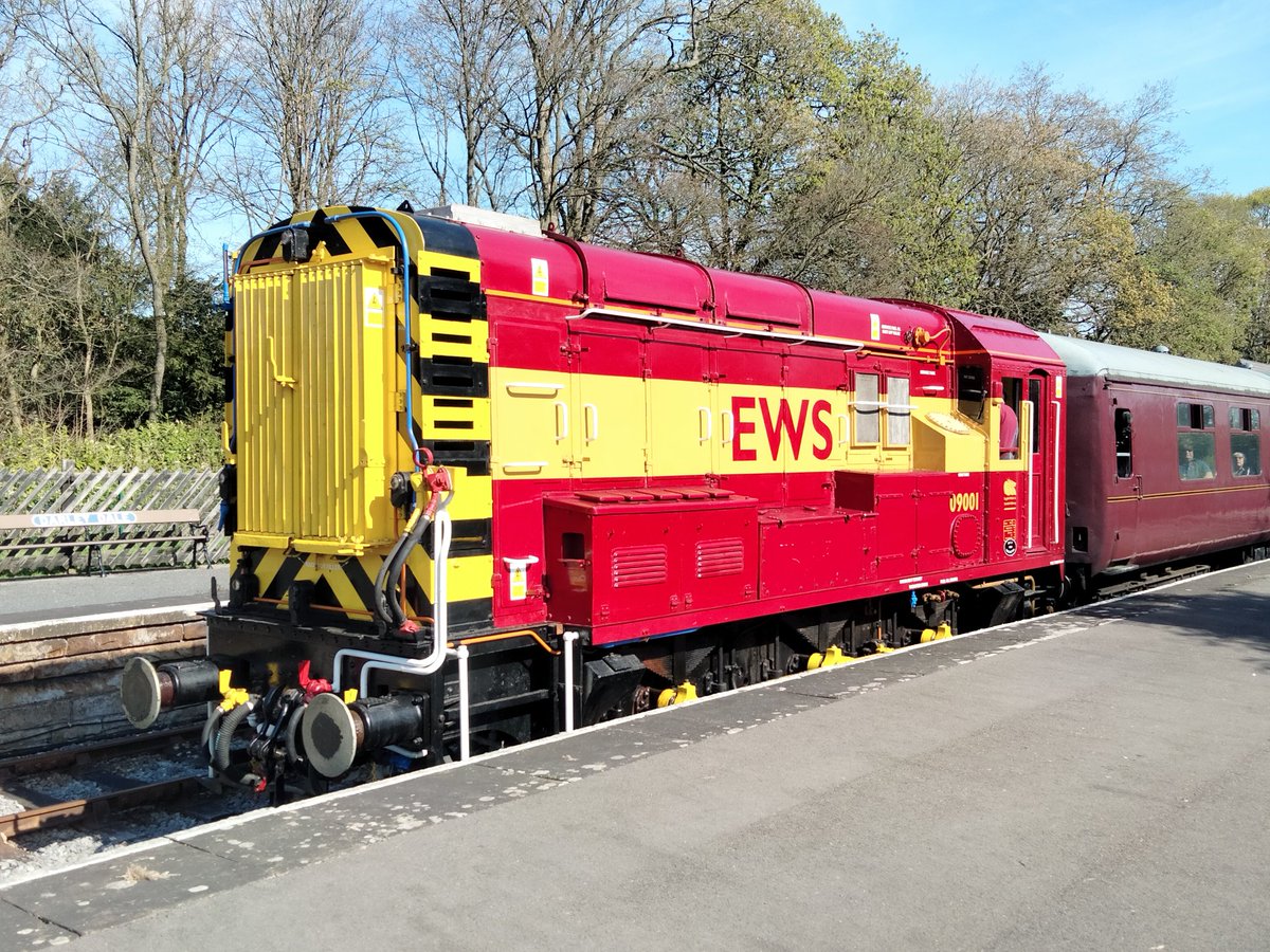 Harrod15S's tweet image. If Calsberg did Gronks 😍😍😍 09001 in shiny new EWS livery at todays Twin peaks gala @peakrail1 
#class09 #Trains #Gronk #DarleyDale #EWS