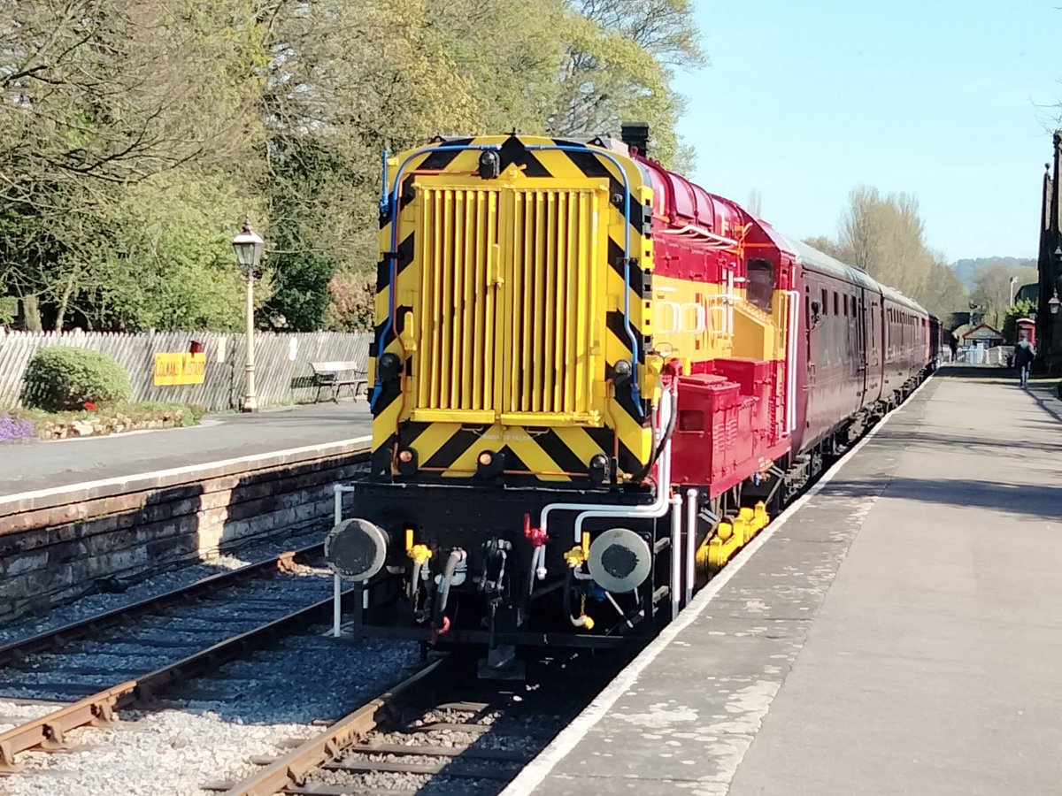 Harrod15S's tweet image. If Calsberg did Gronks 😍😍😍 09001 in shiny new EWS livery at todays Twin peaks gala @peakrail1 
#class09 #Trains #Gronk #DarleyDale #EWS