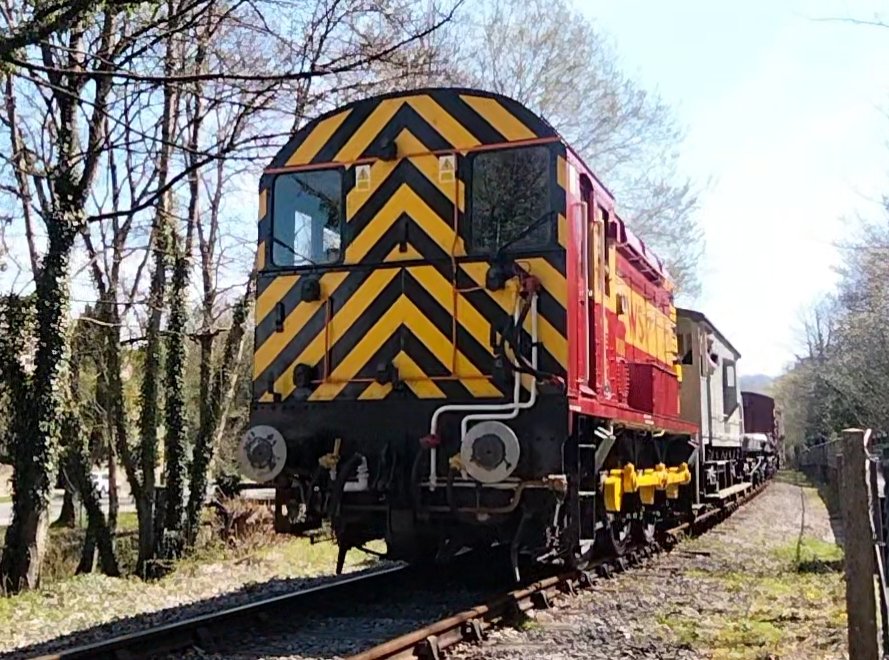 Harrod15S's tweet image. If Calsberg did Gronks 😍😍😍 09001 in shiny new EWS livery at todays Twin peaks gala @peakrail1 
#class09 #Trains #Gronk #DarleyDale #EWS