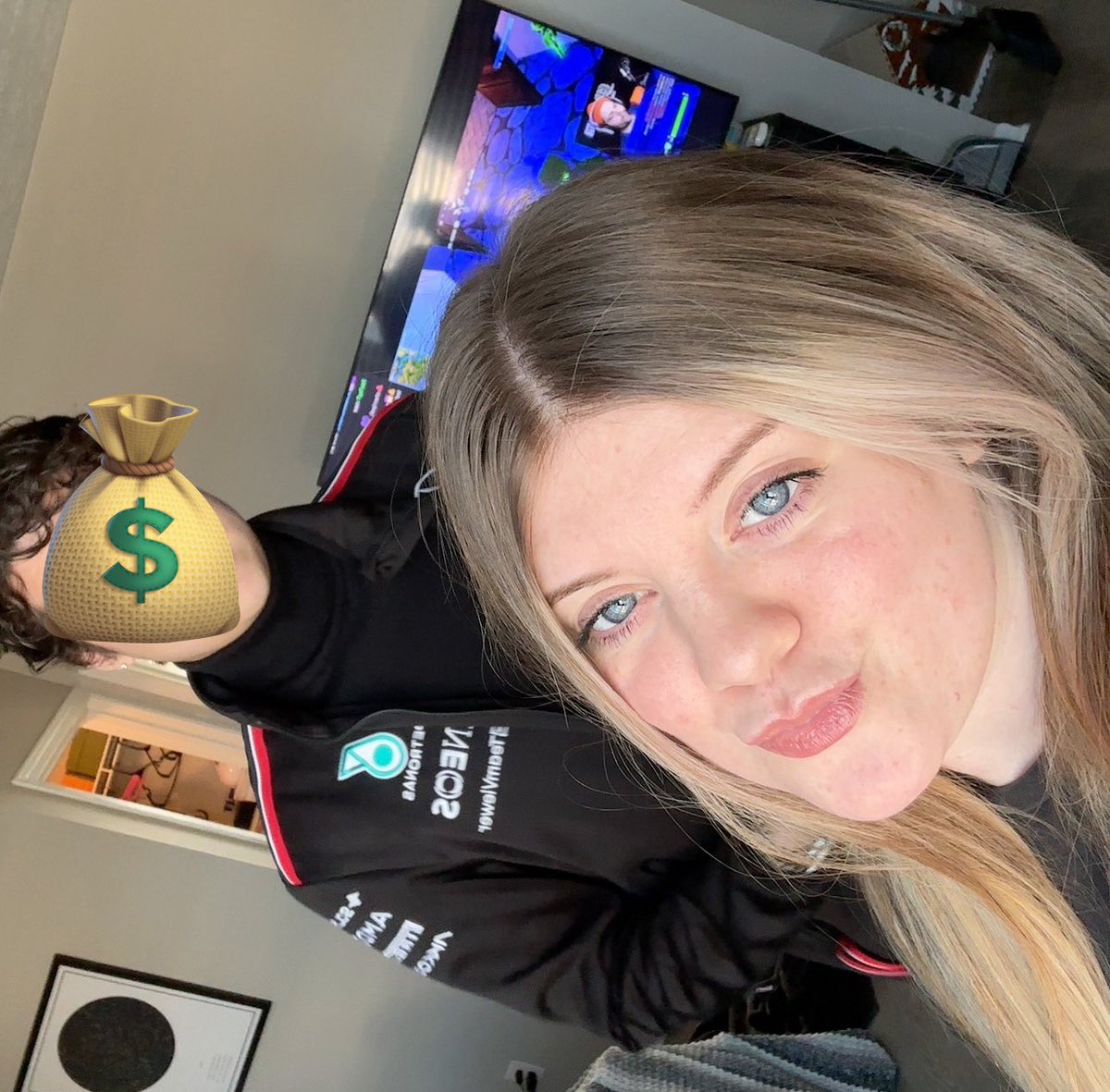 BancoDeBella's tweet photo. Going out this weekend, send ur fav fin couple everything in ur account or else 😇 https://t.co/a7gqiINHQJ