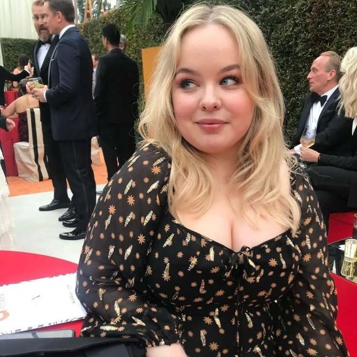 sabrinacardigan's tweet photo. cara, vocês entendem que a nicola tem 38 anos e a jojo 28 anos? TIPO https://t.co/jUMpbFrDRR