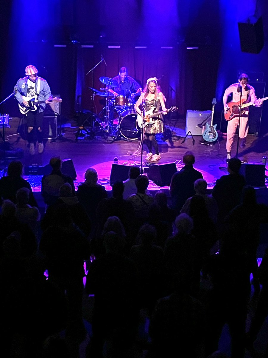 AmyBBarone's tweet photo. @wxpnfm presenting a preview of @singushomefest in #Manayunk w/@timBILLhause @speedyortiz @tyler__asay of @the_tisburys at @ArdmoreMusic! https://t.co/zm0fdprNQa