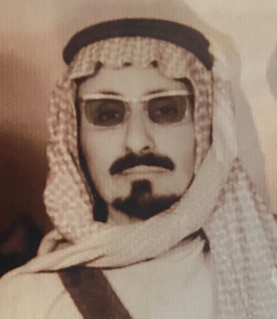 Bandarmu1's tweet photo. ✍️قبل ٢٧ عاماًوفي مثل هذا اليوم١٣-١٠-١٤١٩هـ يرحل والدي الى أول منازل الآخرة ويستقرفي أطهربقاع الارض بمقبرة العدل بمكة🕋المكرمة
عطاء أُسري
عطاء وطني
عطاء قبلي
عطاء أجتماعي
عطاء إنساني
عطاء خيري
سيرته الموثقة تُبكي الحجر 
وكرمه وفزعته وصبره ضرباً من الخيال 
#عبادي_القُدوة رحمك الله https://t.co/qw1tE9HrB9