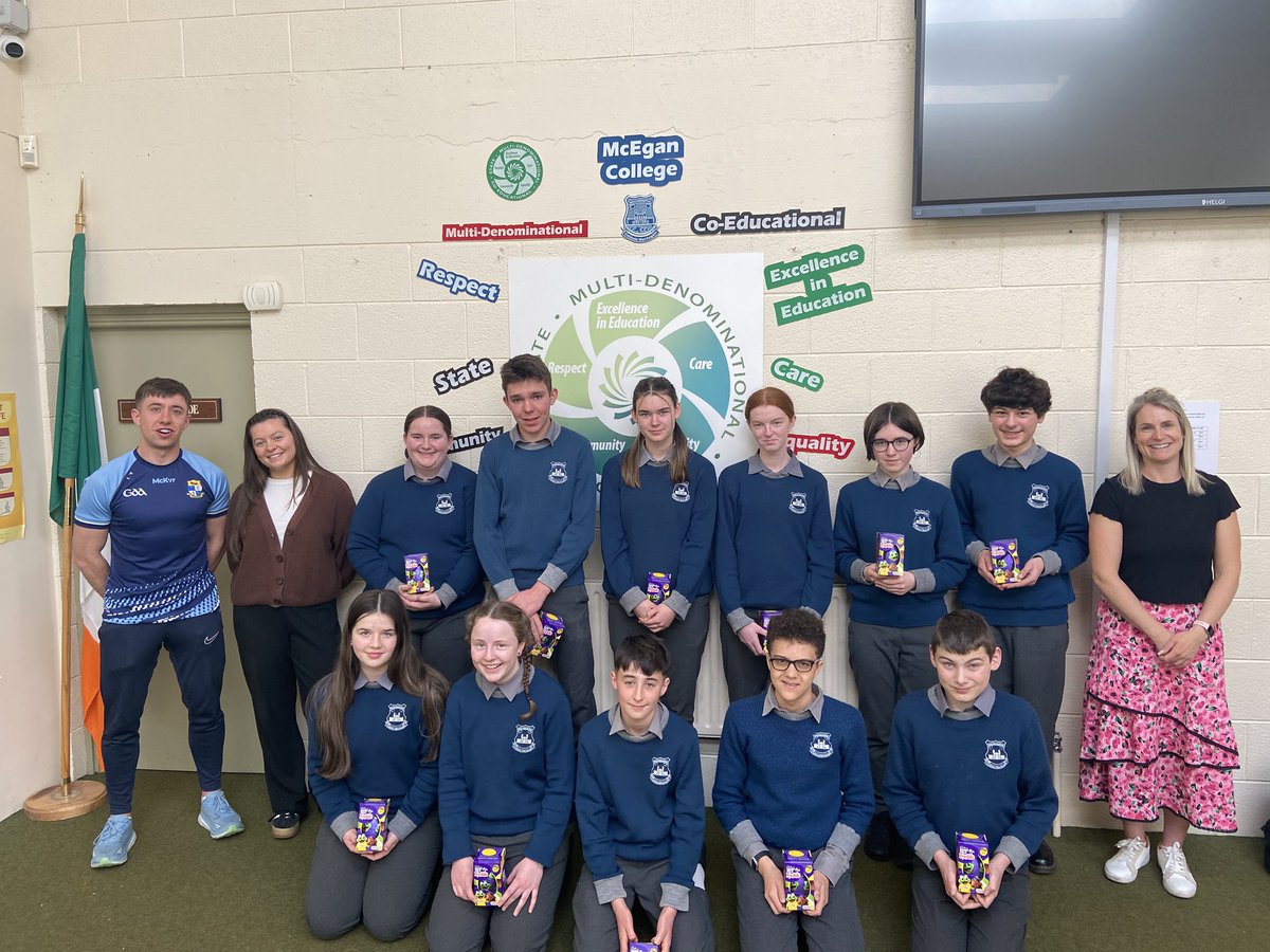 Comhghairdeas leis na buaiteoirí gradaim do Sheachtain na Gaeilge le déanaí, “Gaeilgeoirí na Seachtaine” agus leo siúd a ghlac páirt sna himeachtaí éagsúla i rith na seachtaine. Maith sibh! Fuair siad ubh Cásca inniu mar dhuais. Maith sibh ar fad! Buíochas mór leis na múinteoirí