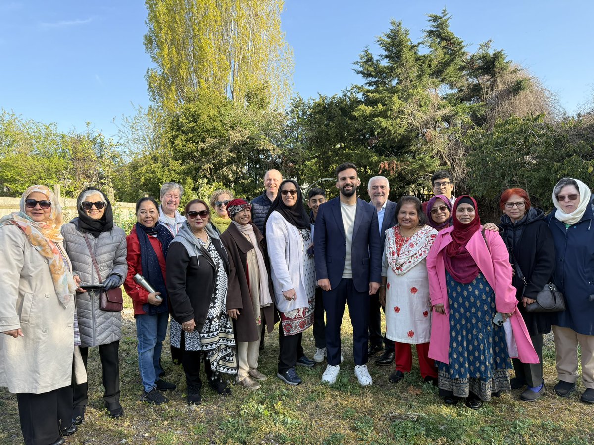 metecoban92's tweet photo. It was brilliant to join the Muslim Women of Merton to see the transformation of Mostyn Gardens in Merton Park.

Backed by City Hall funding, their hard work has created a greener, more welcoming space that brings the community together @Merton_Council 🌱🌍 https://t.co/0p9L27Cc4w