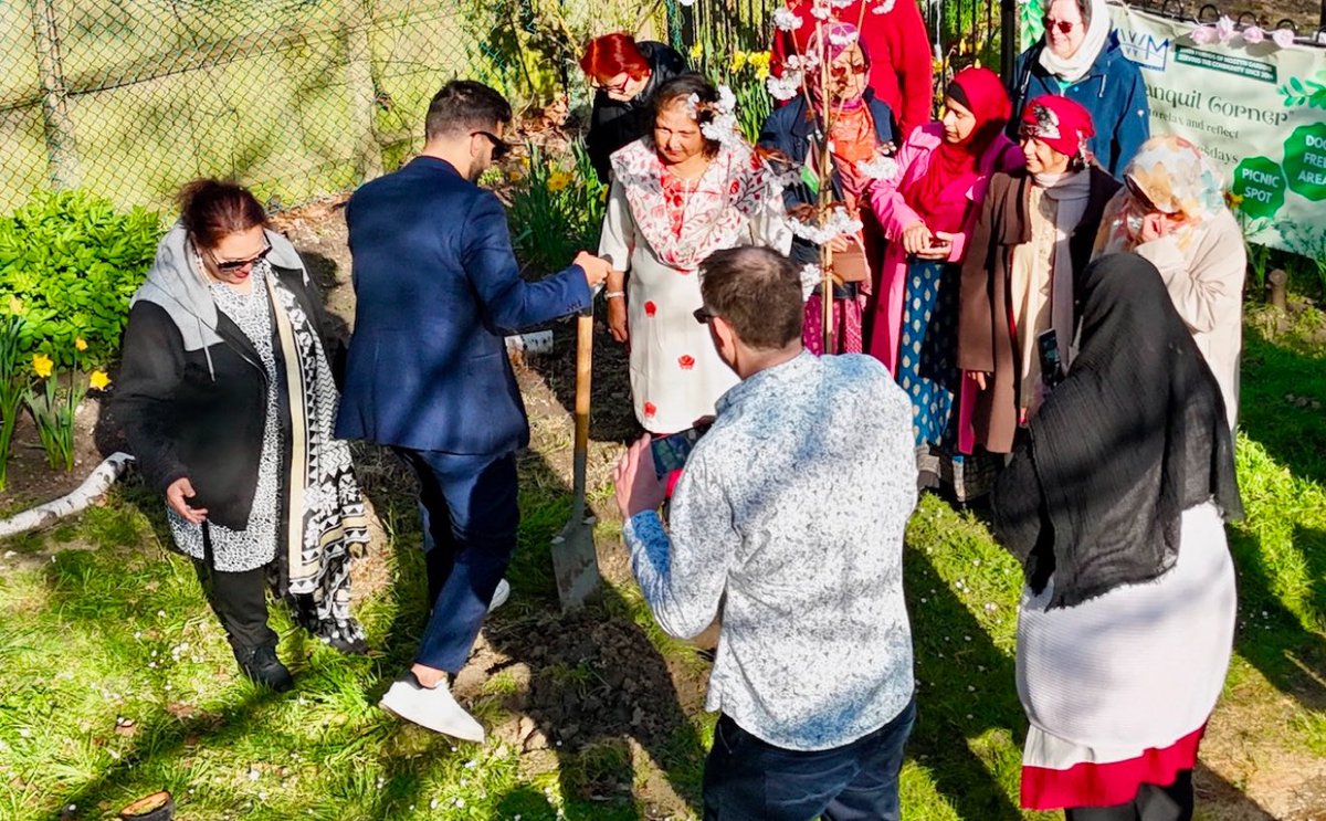 metecoban92's tweet photo. It was brilliant to join the Muslim Women of Merton to see the transformation of Mostyn Gardens in Merton Park.

Backed by City Hall funding, their hard work has created a greener, more welcoming space that brings the community together @Merton_Council 🌱🌍 https://t.co/0p9L27Cc4w