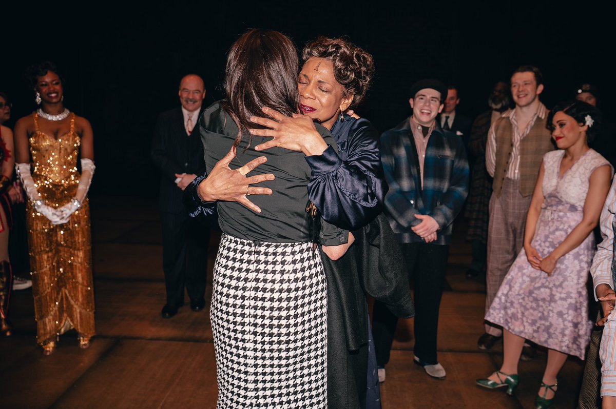 gypsybway's tweet image. Thank you for visiting us at the Majestic, Meghan 🌹 It was an honor to have you in the audience for #GypsyBway! #meghanmarkle #duchessofsussex