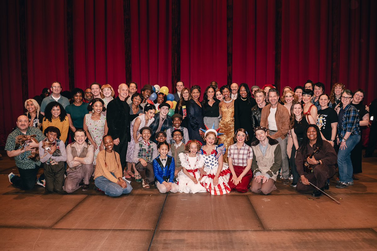 gypsybway's tweet image. Thank you for visiting us at the Majestic, Meghan 🌹 It was an honor to have you in the audience for #GypsyBway! #meghanmarkle #duchessofsussex