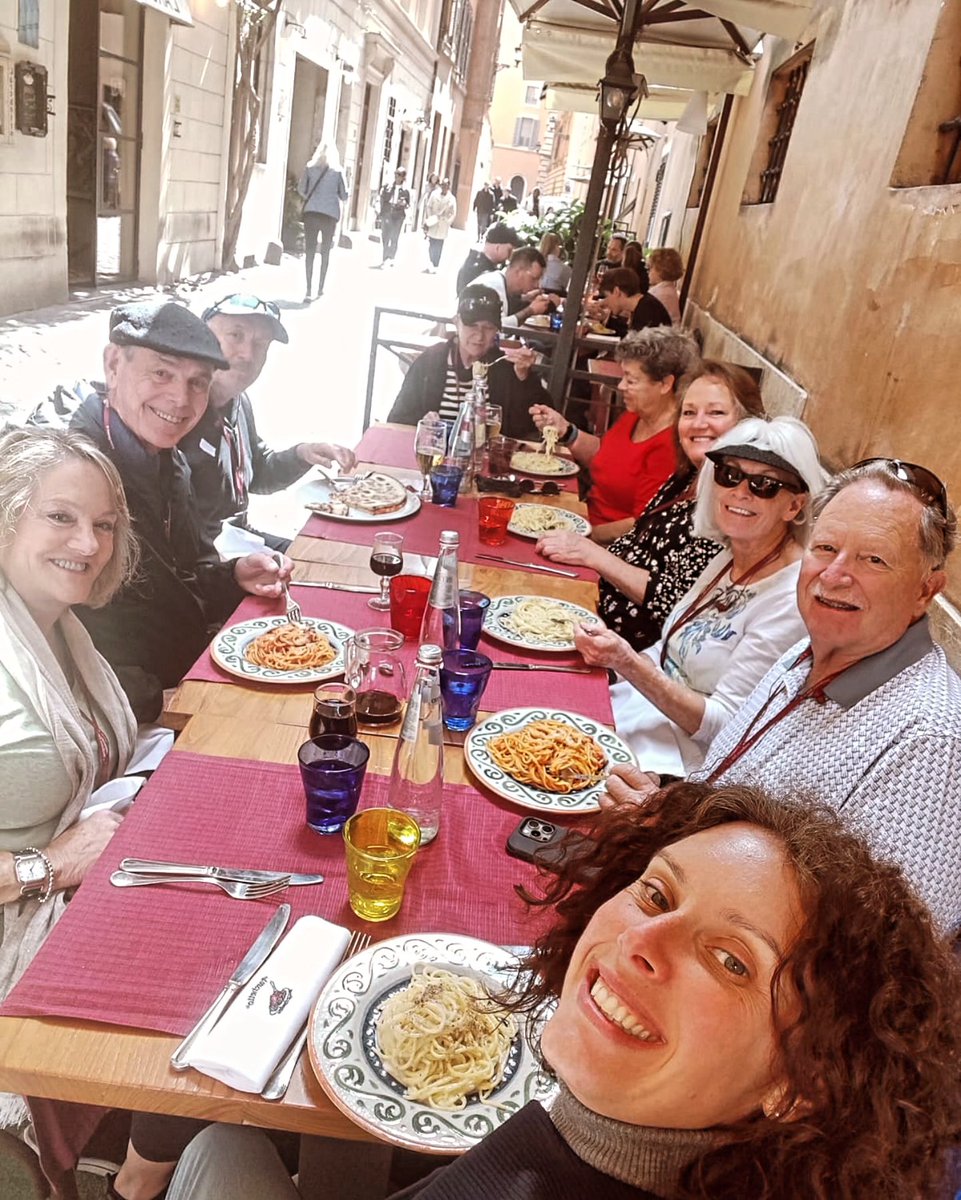 Discovery_GT's tweet photo. 🍝 Pasta in Rome = Perfection 🇮🇹

No  trip to Rome is complete without a stop for pasta! From creamy  carbonara to simple cacio e pepe, every bite feels like a love letter to  Italy. 🥂
#RomeEats #PastaLovers #RomanHoliday #CulinaryJourney #TravelAndTaste
https://t.co/vlPDmwsnQ7 https://t.co/Q3H2s0xFbL