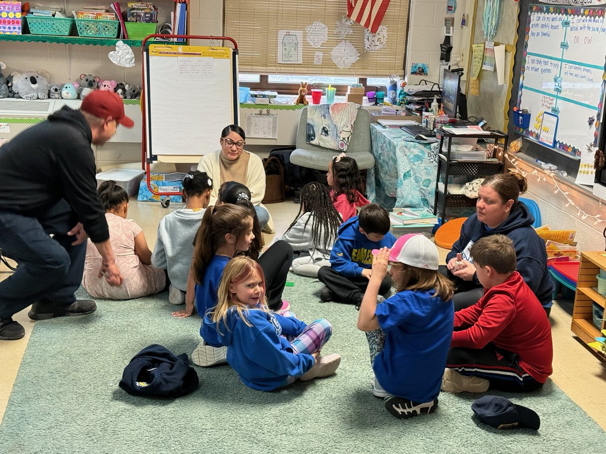 DavidJHuber's tweet photo. It's Friday before spring break and we are over 95% of our kids here...  Thanks families for spending time with us for recess and lunch!  We appreciate you!  #SSSct @BristolAllHeart @attendanceworks https://t.co/rOgiIb7RD8