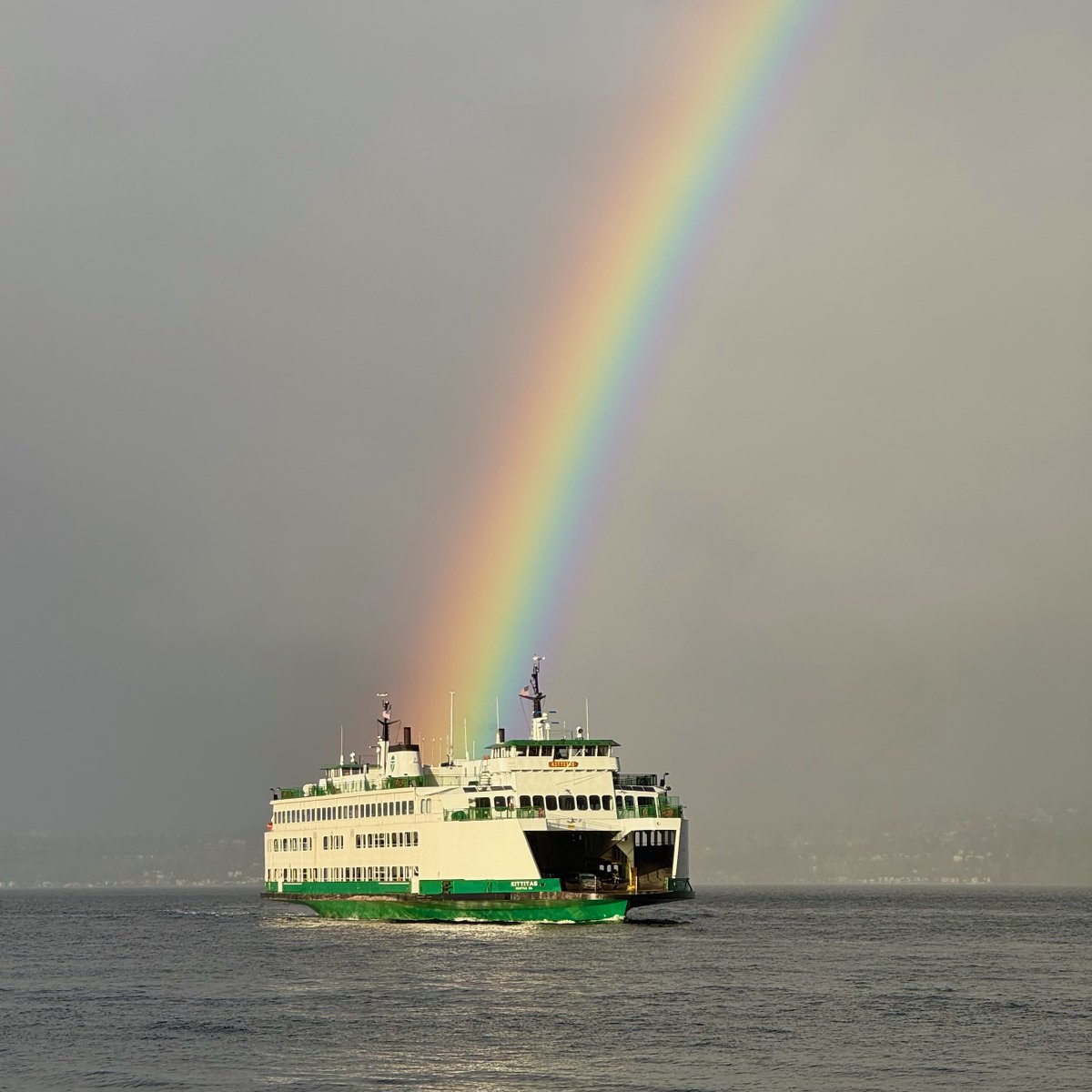 robinstewart's tweet image. A ferry at the end of the rainbow 🌈

⛴️ Thanks to @KingCountyMetro water taxi for the viewing platform
🌦️ Thanks to @WeatherStripApp for the rainbow forecast