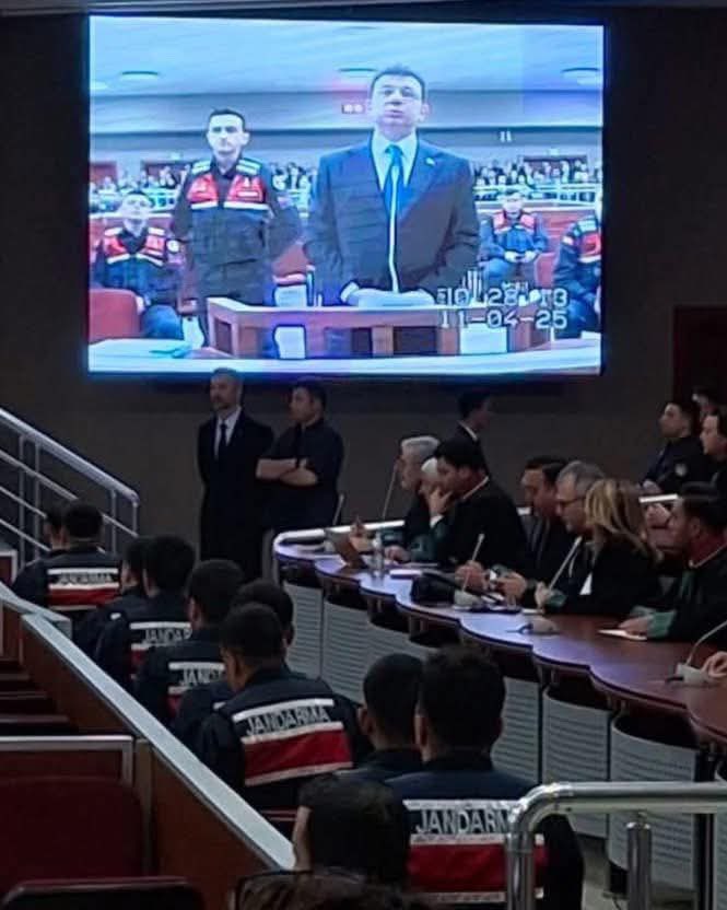 Umut burada ve dimdik ayakta. <a href="/ekrem_imamoglu/">Ekrem İmamoğlu</a>