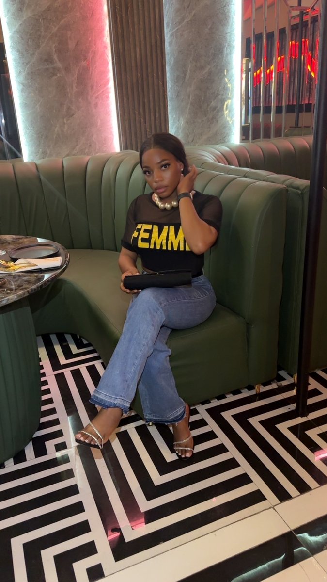 Temitayomichell's tweet photo. Just brows and gloss, but still a whole vibe. https://t.co/MgIOWx0FUP