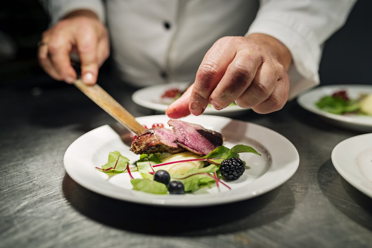 🍴 La journée mondiale de la gastronomie est l'occasion de mettre en avant plusieurs bonnes adresses vendéennes récompensées pour leur rapport qualité/prix, avec la distinction "Bib Gourmand" du Guide Michelin.

😋 Découvrez-les ici : go.vendee.fr/SWmRC