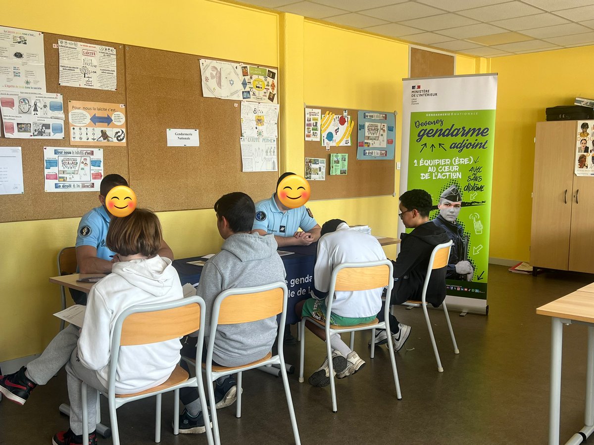 FerryVichy's tweet photo. Dans le cadre d’un Forum des #métiers ,
plus de 50 professionnels sont venus à la rencontre de nos élèves de 4ème et 3ème. Une après-midi riche en terme d’échange et de découverte. 
Un grand 🙏🏻 à tous pour votre participation. 
#orientation 
@DSDEN_03 @acclermont @virgindupont https://t.co/1kUA5Gz0D6