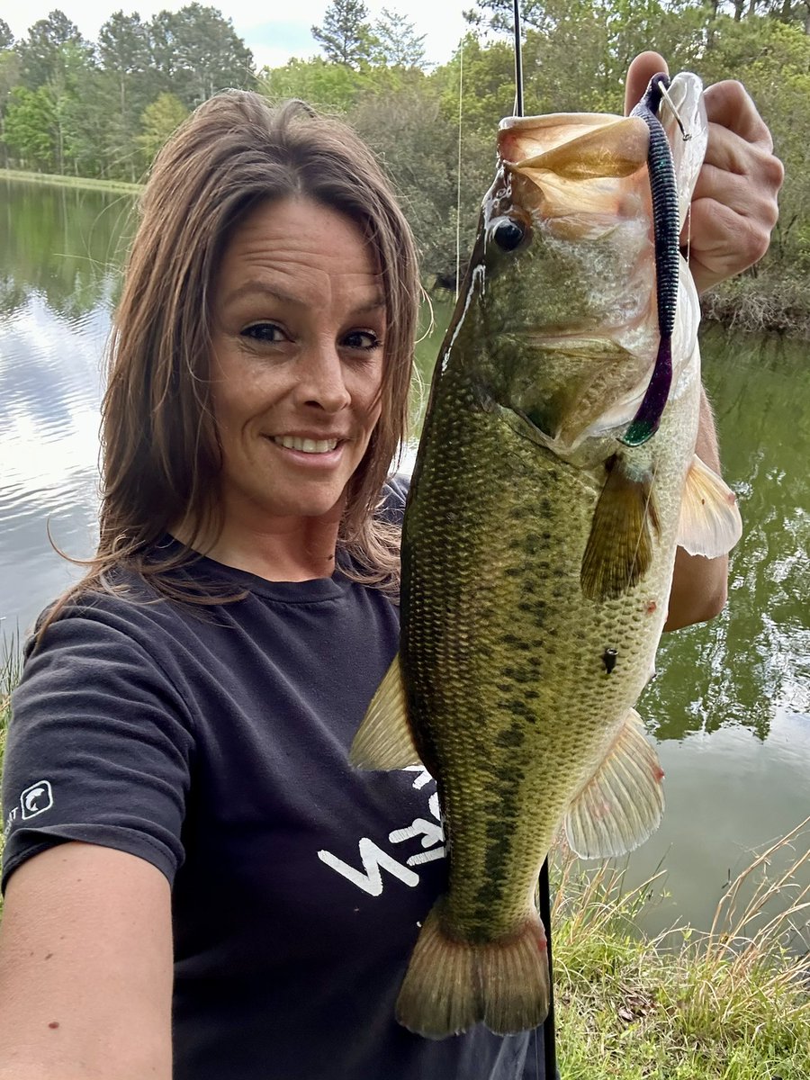 fishingfanszone's tweet photo. Keep calm and fish on.🔥🔥
.
Hello Fans!
Drop a comment about this catch🎣
.
Follow Us #fishingclubforyou 

#fishingbait #carpangler #fishingreels #googanbait #fishingpier #baitmaking #fishingchicks #baitcast https://t.co/R0uwHrm4Yy