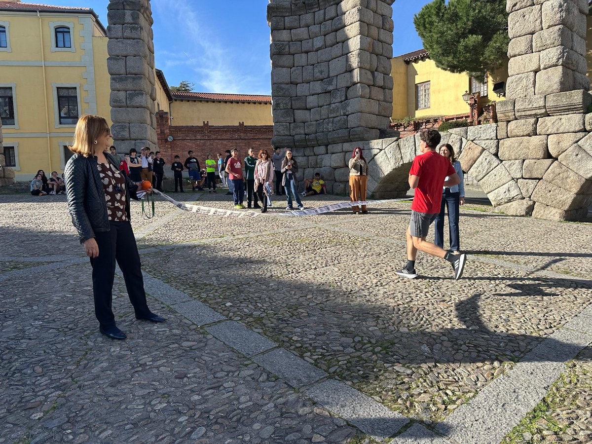 Subdelegación del Gobierno en Segovia (@segovia_gob) on Twitter photo La subdelegada del Gobierno, <a href="/MarianRueda/">Meery Rubelt</a>, asistió a la 6° Carrera Solidaria del IES Mariano Quintanilla, en la que participaron los alumnos y alumnas del ESO y bachillerato. La subdelegada del Gobierno, <a href="/MarianRueda/">Meery Rubelt</a>, asistió a la 6° Carrera Solidaria del IES Mariano Quintanilla, en la que participaron los alumnos y alumnas del ESO y bachillerato.