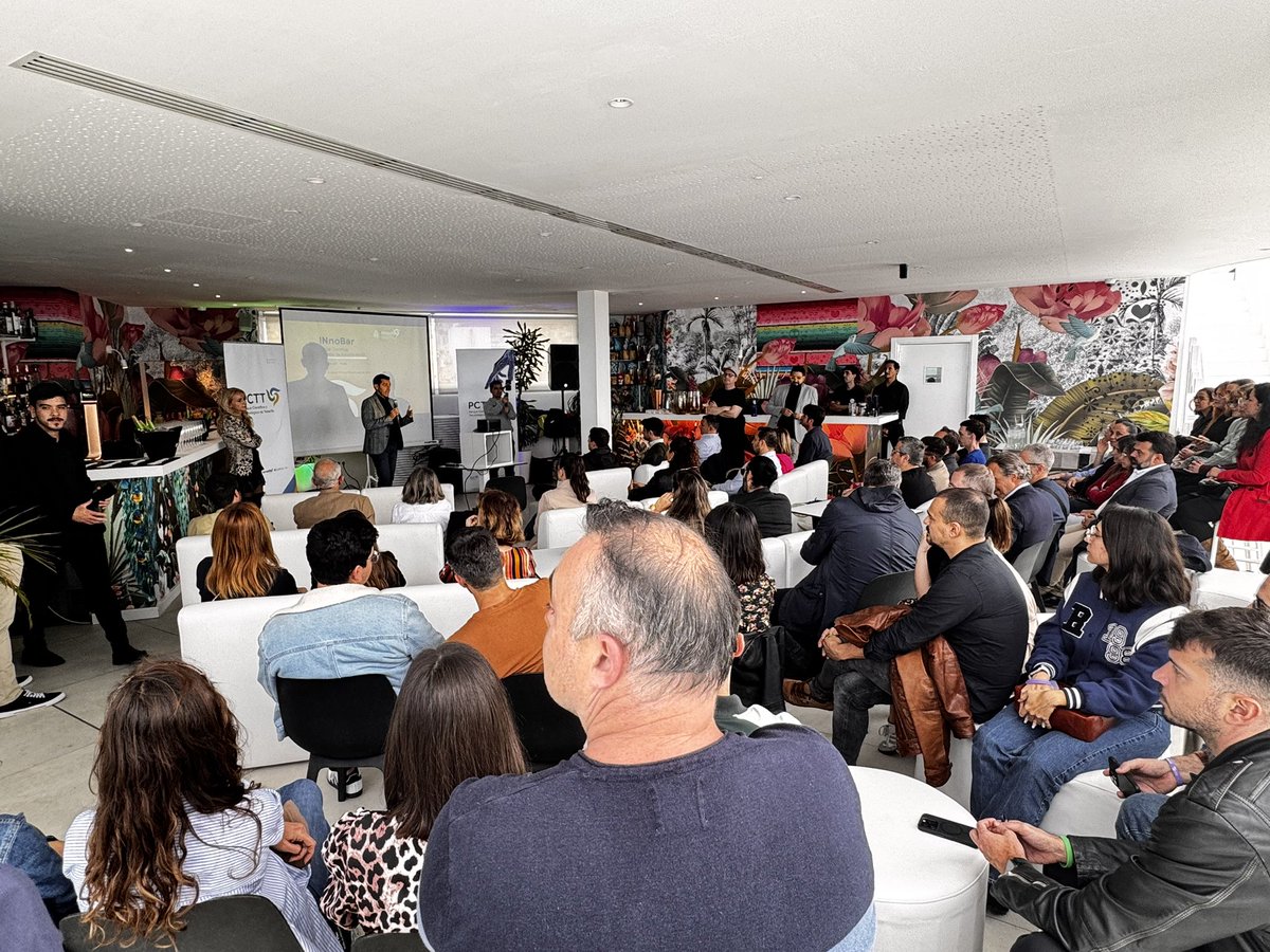 PCTTenerife's tweet photo. Comienza INnoBar, evento donde la innovación y las ideas disruptivas se dan cita en un ambiente lleno de inspiración.
Inaugura el primer #INnoBar el fundador de PutosMosdernos Jorge Sandua, con su ponencia “Spam para hoy, hambre para mañana”
Tenerife piensa en creativo🎨 https://t.co/LNbhngq8VY