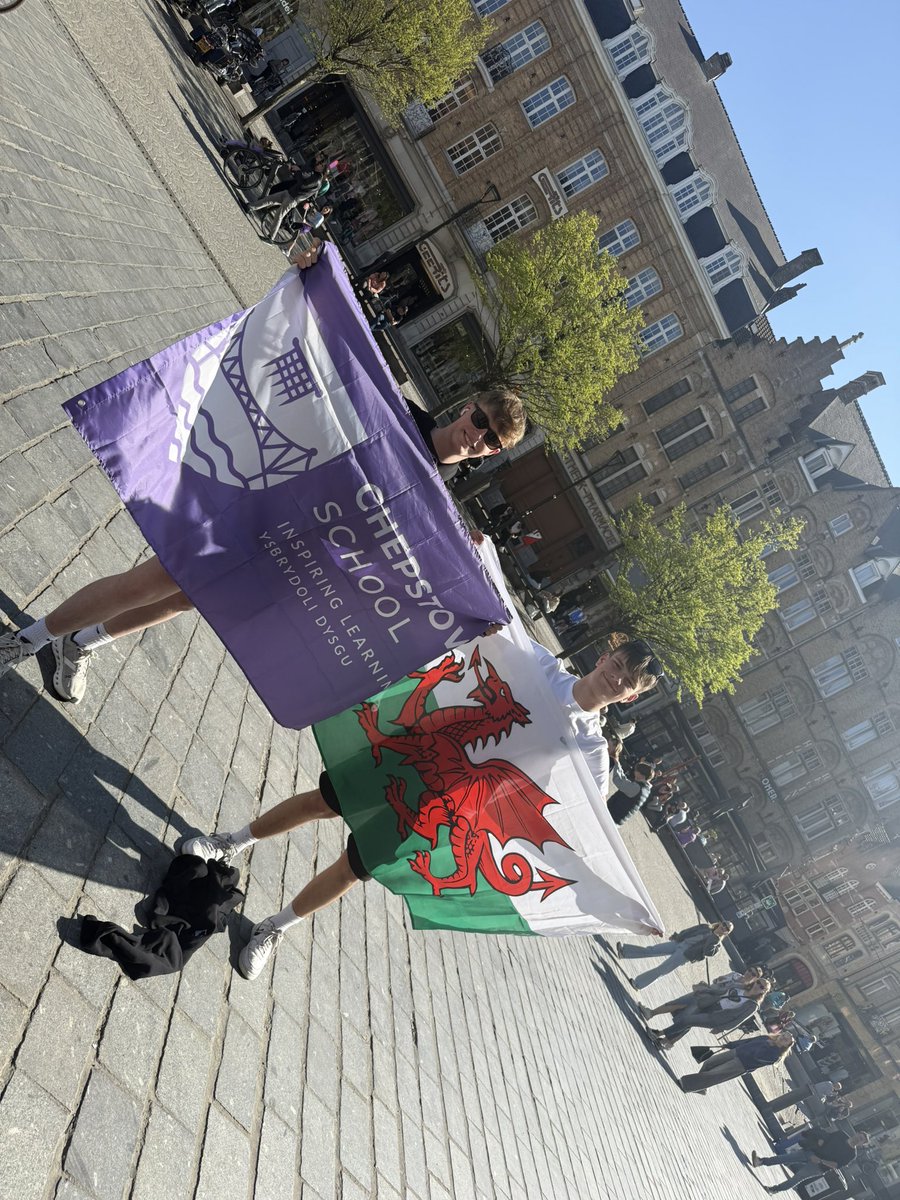 chephumanities's tweet photo. Beautiful afternoon in Ypres. Flanders Field museum and chocolate shopping 🍫 @chepstowschool https://t.co/eNiK5vhtI7