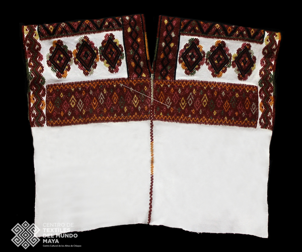 CentroTextiles's tweet photo. ✋¡Hola! Soy Itzayana, tengo 9 años y quiero mostrarte el huipil de mi comunidad, Tenejapa, en Los Altos de Chiapas. -> Conoce más: https://t.co/3FXFDNAjaz
#TextilesDeTenejapa #CulturaTzeltal #Huipil #Chiapas #ArteMaya #TradicióntextildeLosAltos #CTMM #YoConozcoelCTMM ¿Y tú? https://t.co/bJPExScYOU