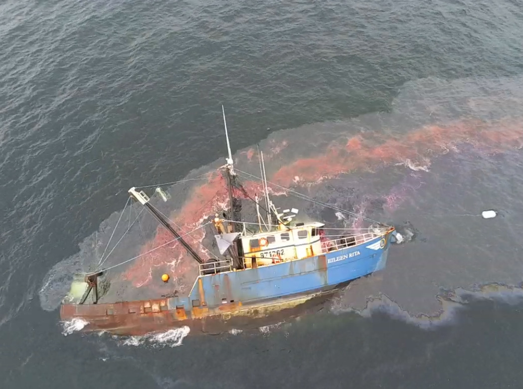 USCGNortheast's tweet photo. @BostonPilots #UPDATE

The scallop fishing vessel Eileen Rita has a potential discharge of 4,000 gallons of diesel fuel and 50 gallons of lube oil. @USCG pollution responders are on scene.

More information to follow. https://t.co/7OgHVZIob6