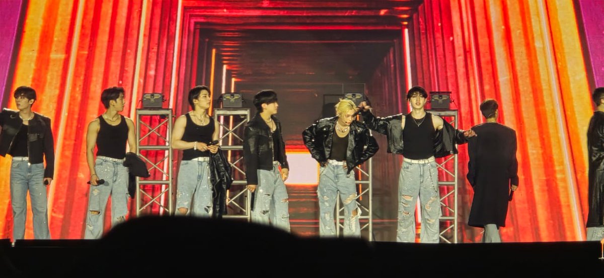 tamochi09's tweet photo. El mejor día de mi vida♥️🖤
#StrayKids #dominATE_LIMA https://t.co/mUxYNH3kss